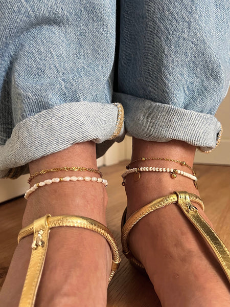 Cavigliera uncinetto con balls e ciondoli dorati