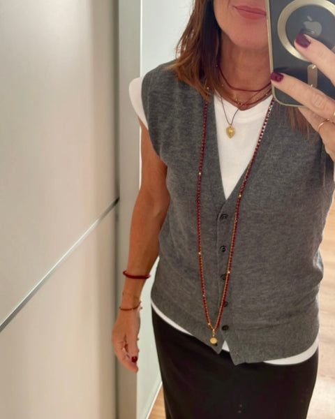 Collana rosso bordeaux con pendente e goccia in pietra