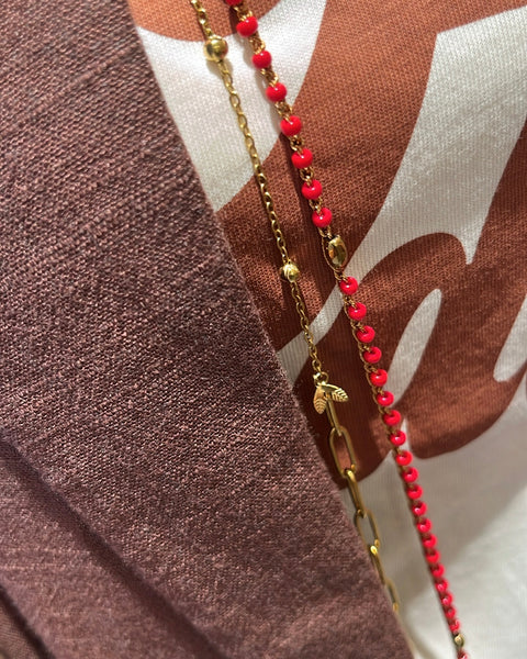 Collana lunga rossa con pendenti