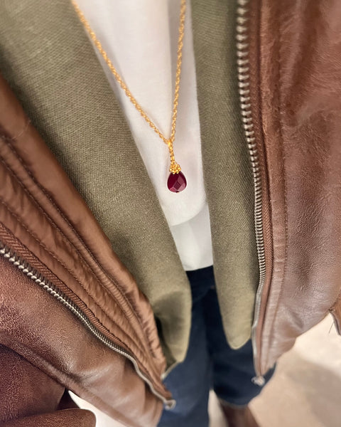 Collana goccia rubino intenso