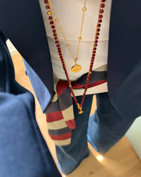 Collana rosso bordeaux con pendente e goccia in pietra