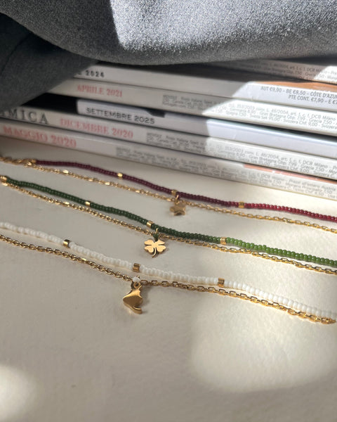 Braccialetti doppi con micro perline e charms