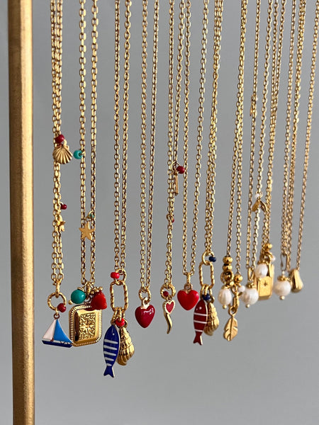 Collana corallo del Mediterraneo perla turchese e ciondolo con incisione