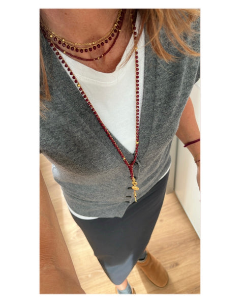 Collana rosso bordeaux con pendente e goccia in pietra