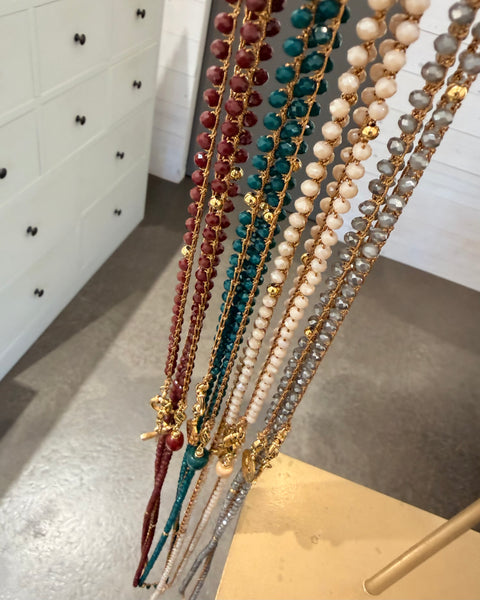 Collana lunga uncinetto verde con charms
