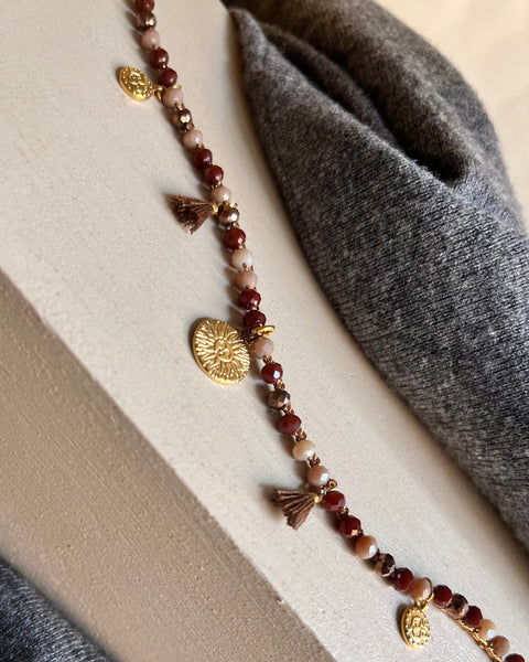 Girocollo mix di Chocolate brown con ciondoli e nappine