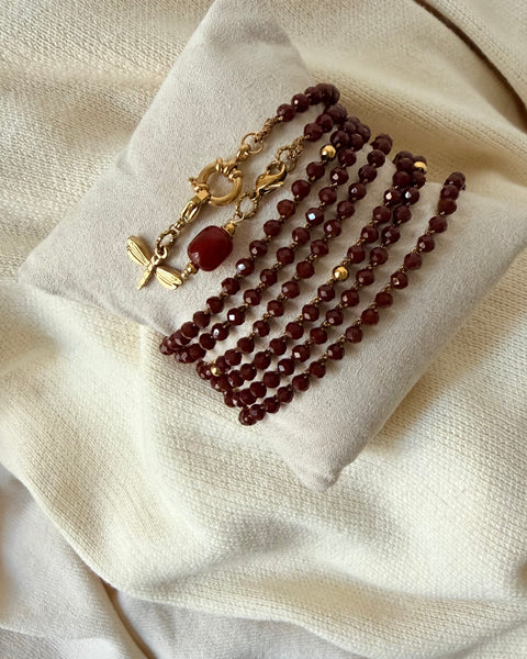 Collana lunga uncinetto marrone cioccolato con charms