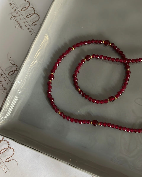 Girocollo pietre dure rosso bordeaux e punti luce