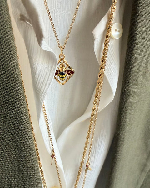 Collana ciondolo rombo con ape smaltata