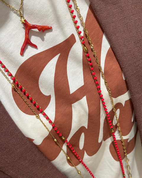 Collana lunga rossa con pendenti