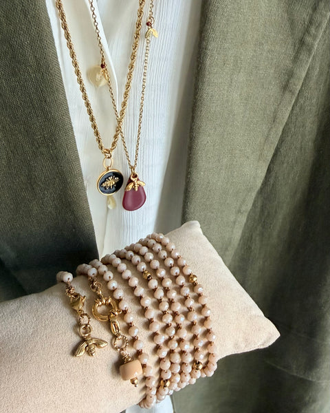 Collana lunga uncinetto beige con charms