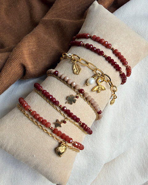 Braccialetti doppi bordeaux mattone e beige con charm