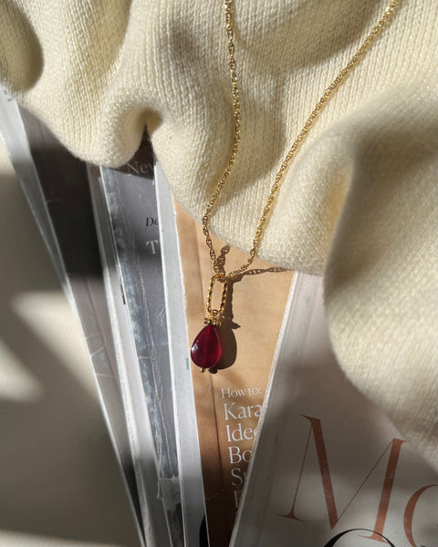 Collana goccia rubino intenso