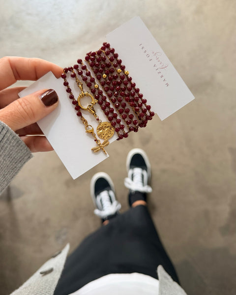 Collana lunga uncinetto bordeaux con charms
