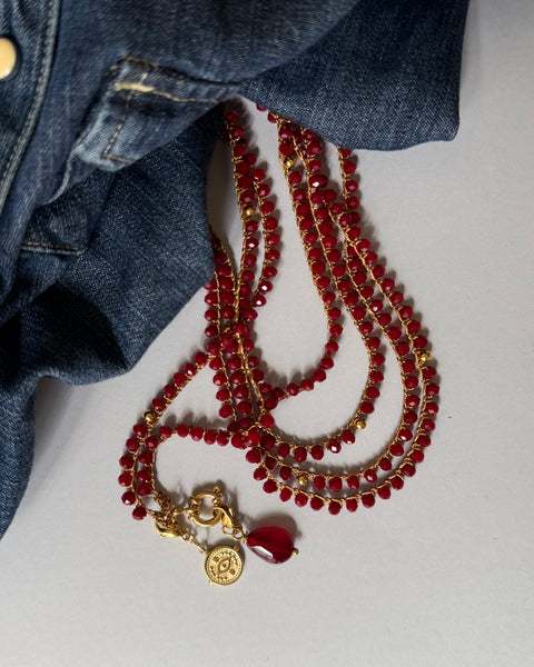Collana rosso bordeaux con pendente e goccia in pietra