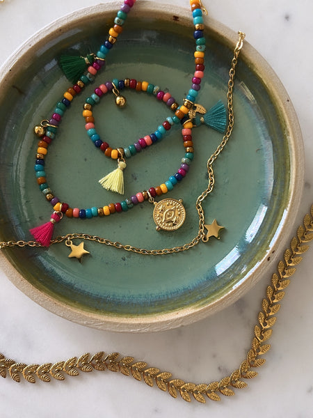 Girocollo gipsy con microperline multicolor e charms